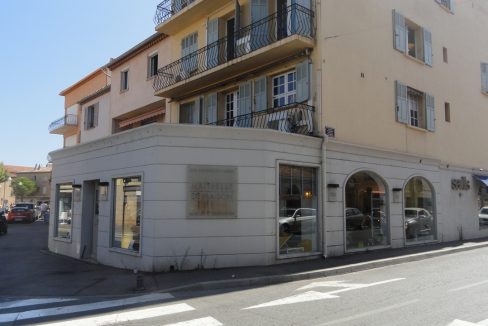 Commerce-Saint-Tropez-Dream-Houses-C1000-1