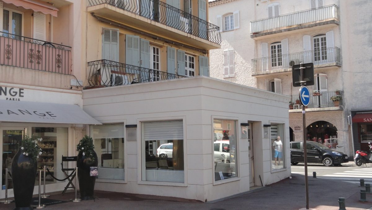 Commerce-Saint-Tropez-Dream-Houses-C1000-2