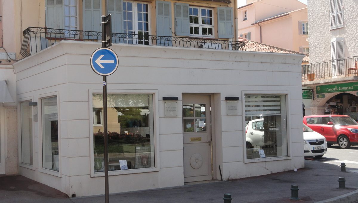 Commerce-Saint-Tropez-Dream-Houses-C1000-3
